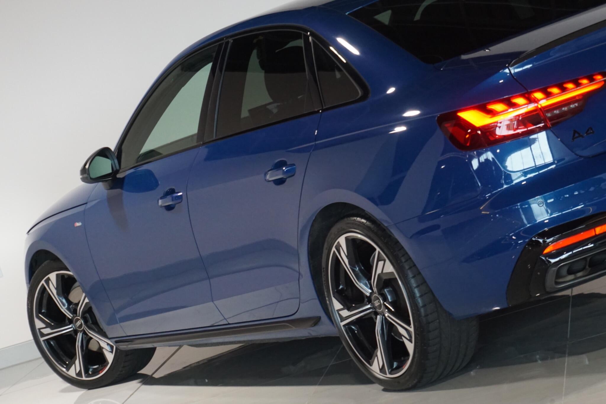 Audi A4 2.0 TDI 40 Black Edition Saloon 4dr Diesel S Tronic quattro Euro 6 (s/s) (204 ps)